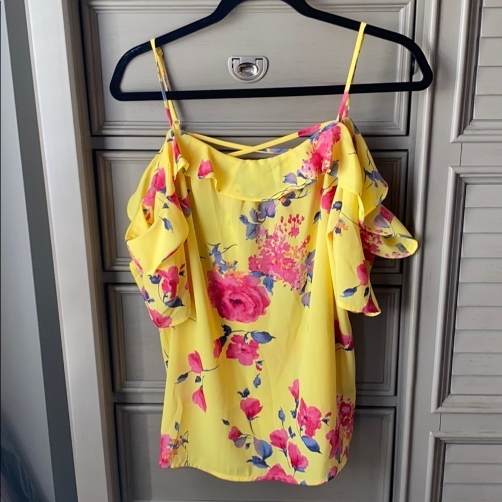 Skies are blue cold shoulder floral top size M